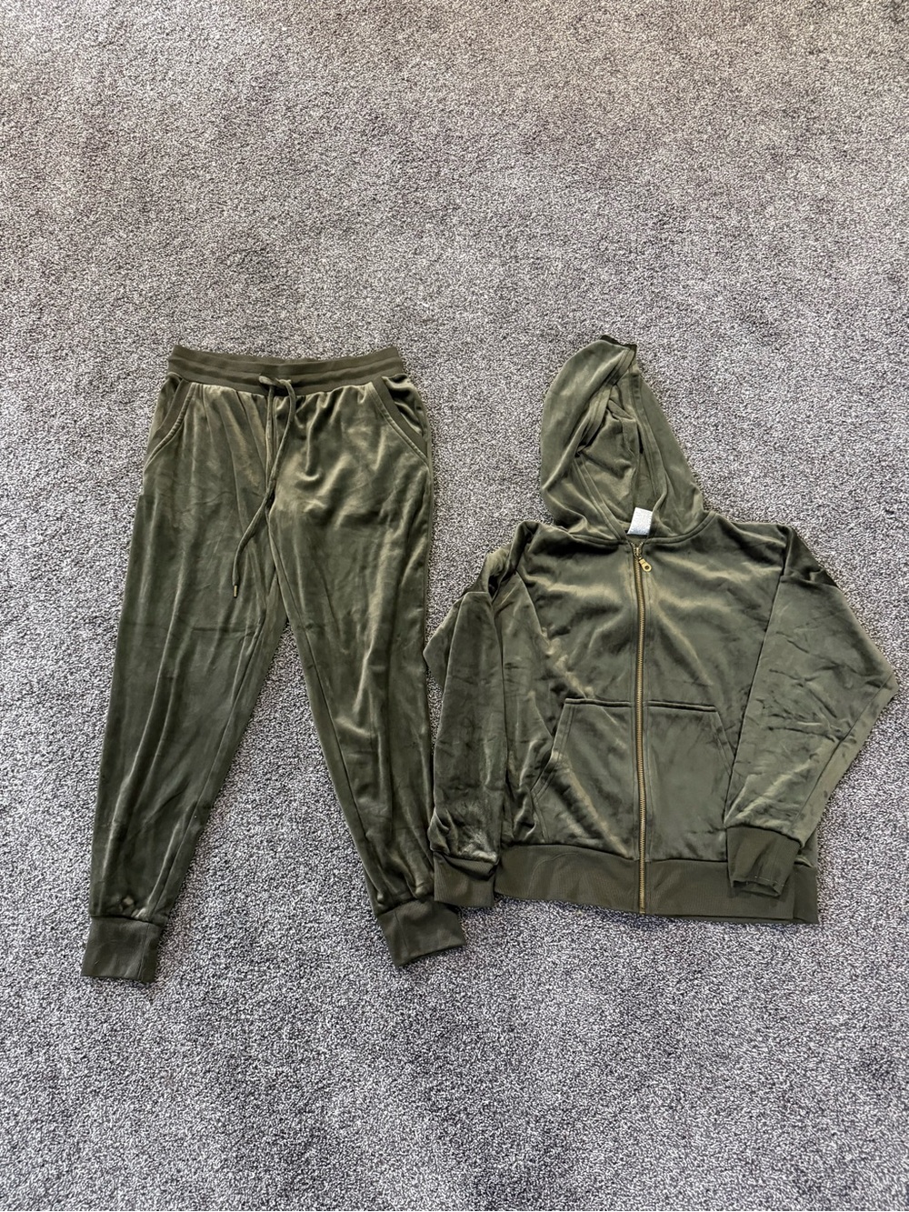 Felina velour matching set